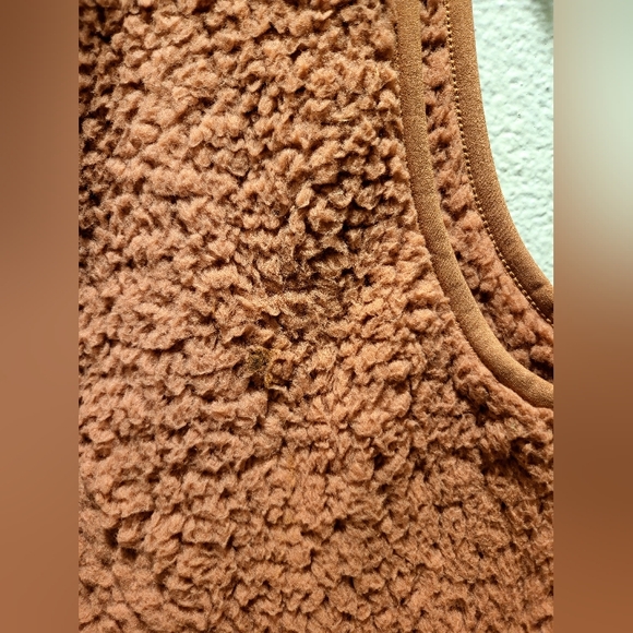 SO Faux fur women's zip-up jacket, casual Sleeveless pocket coat. - Picture 2 of 6